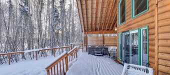 Wasilla 'spruce Moose' Cabin: Lakefront + Hot Tub!