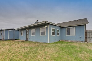 House (4 Bedrooms) | Interior - Killeen Home w/ Sunroom ~ 8 Mi to Fort Cavazos! (Killeen)