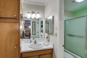 A bathroom with a white sink, a mirror, and a towel rack. - Main Street Red River Condo w/ Fireplace & Views! (Red River)