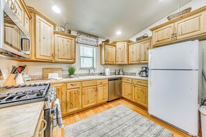 House (2 Bedrooms) | Interior - Ruidoso Cabin Rental w/ Hot Tub: Near Midtown! (Ruidoso)