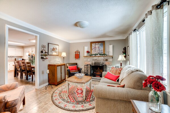 House (2 Bedrooms) | Living area | TV, fireplace, table tennis, books