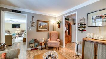 TV, fireplace, table tennis, books