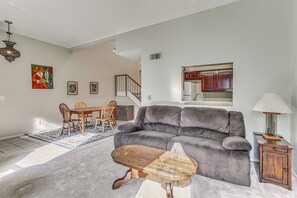 Apartment (1 Bedroom) | Interior - Spacious Downtown Fresno Townhome: Walk to Ucsf (Fresno)