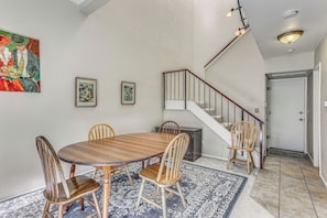 Apartment (1 Bedroom) | Interior - Spacious Downtown Fresno Townhome: Walk to Ucsf (Fresno)