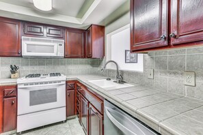 Apartment (1 Bedroom) | Interior - Spacious Downtown Fresno Townhome: Walk to Ucsf (Fresno)