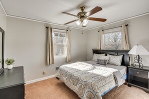 獨棟房屋 (2 Bedrooms) | 2 間臥室、熨斗/熨衣板、床單