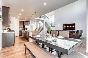 House (5 Bedrooms) | Interior