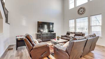House (5 Bedrooms) | Interior