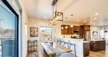 Flagstaff Townhome Near Downtown w/ Mountain Views