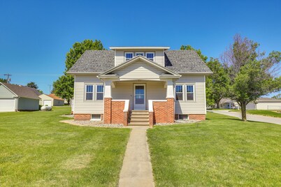 Quaint Howells Retreat - Steps From Main Street!