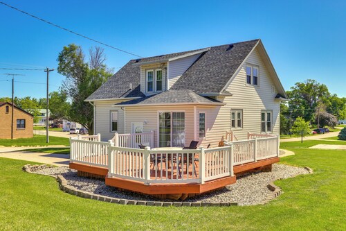 Quaint Howells Retreat - Steps From Main Street!