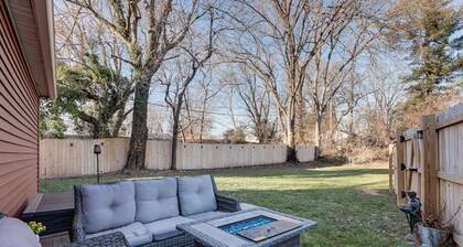Lovely Lexington Home: 4 Mi to Downtown!
