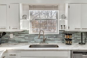 Microwave, oven, stovetop, dishwasher - Modern Home ~ 6 Mi to Downtown Indy: Pets Welcome! (Indianapolis)