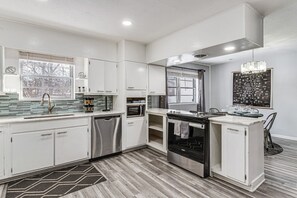 Microwave, oven, stovetop, dishwasher - Modern Home ~ 6 Mi to Downtown Indy: Pets Welcome! (Indianapolis)