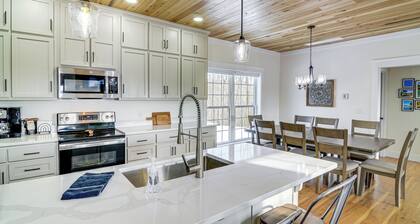Dale Hollow Cottage w/ Covered Porch & Lake Views!