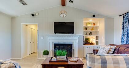 On-site Lake Access + Fire Pit: Bonham Home!