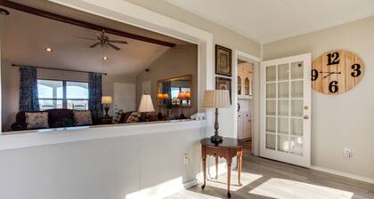 On-site Lake Access + Fire Pit: Bonham Home!