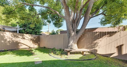 Centrally Located Burbank Duplex Near Hollywood!