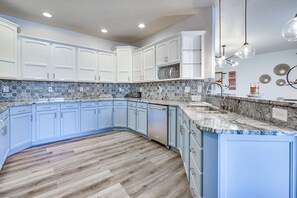 Rumah (3 Bedrooms) | Dapur pribadi | Mesin pembuat kopi/teh, kursi makan untuk bayi, dan tisu