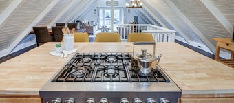 Stylish Bellingham Home w/ Lake + Mountain Views!