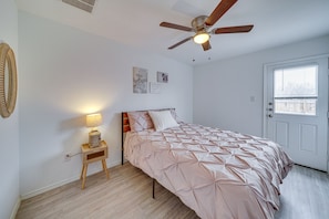House (3 Bedrooms) | 3 bedrooms, laptop workspace, iron/ironing board, bed sheets