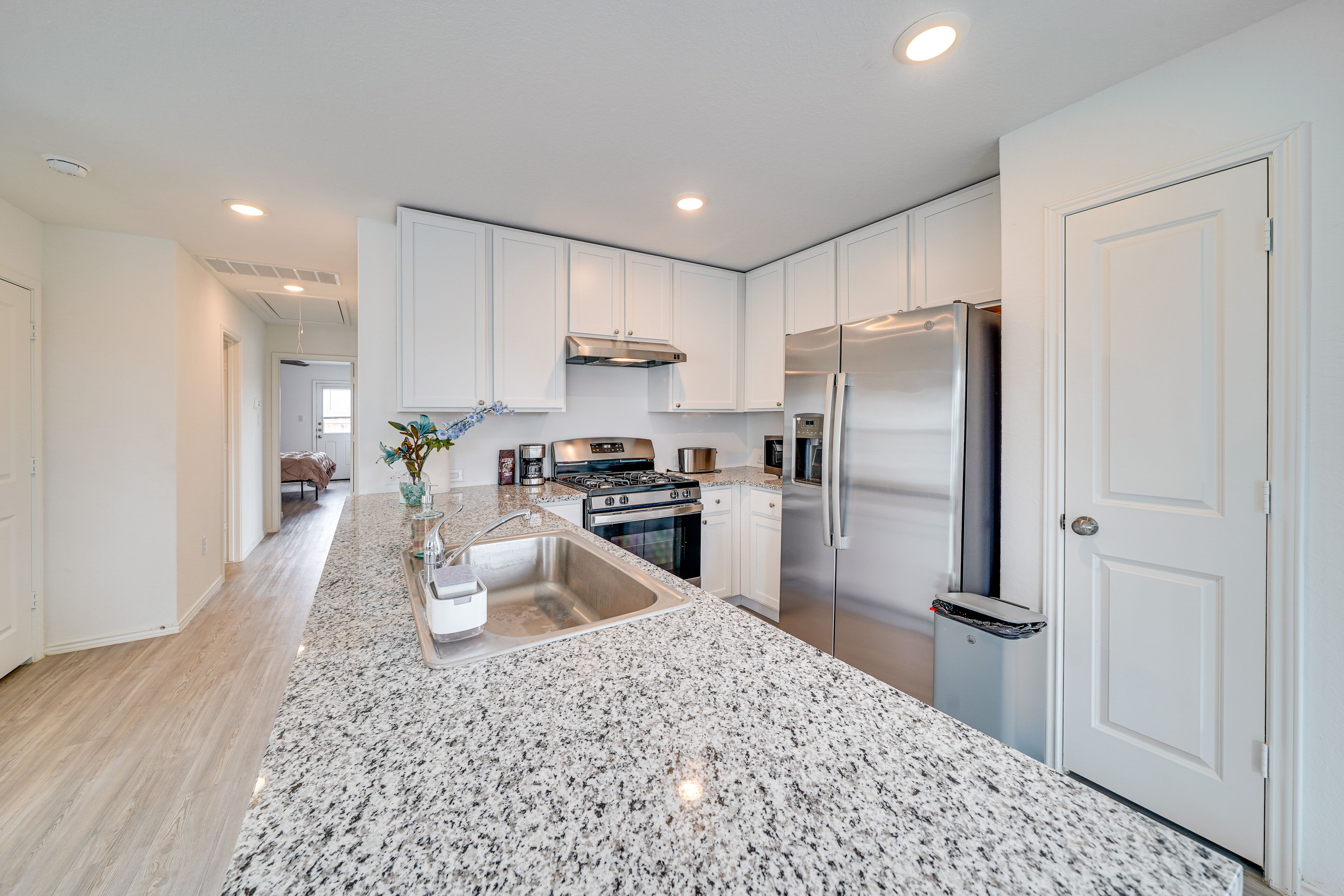 House (3 Bedrooms) | Private kitchen | Paper towels