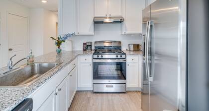 Pet-friendly San Antonio Home ~ 9 Mi to Lackland!