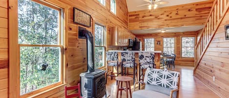 House (3 Bedrooms) | Interior