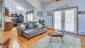 Interior - Fire Pit, Pool & Beach Access: Tobyhanna Home! (Tobyhanna)