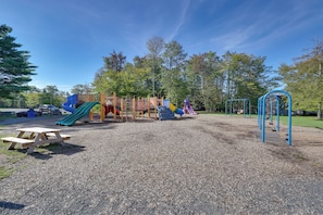 House (3 Bedrooms) | Interior - Fire Pit, Pool & Beach Access: Tobyhanna Home! (Tobyhanna)