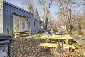 Interior - Fire Pit, Pool & Beach Access: Tobyhanna Home! (Tobyhanna)