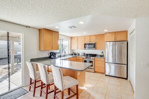 Microwave, oven, stovetop, dishwasher - Chandler Vacation Rental w/ Bikes & Fire Pit! (Chandler)