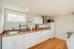 Apartment (0 Bedroom) | Interior - Pacheco/martinez Studio: 22 Mi to Dtwn Oakland! (Martinez)