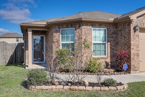 House (3 Bedrooms) | Interior - 12 Mi to Beach: Texas Gulf Coast Home w/ Fire Pit (Santa Fe)