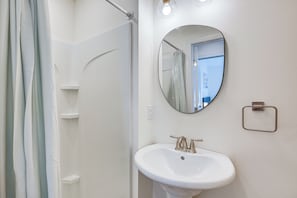 Apartment (4 Bedrooms) | Interior - Spacious Wildwood Condo: Walk to Beach! (Wildwood)