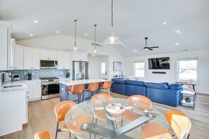 Interior - Spacious Wildwood Condo: Walk to Beach! (Wildwood)