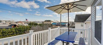 Spacious Wildwood Condo: Walk to Beach!