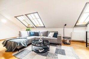 Appartamento, 2 camere da letto, terrazzo, vista città | Soggiorno