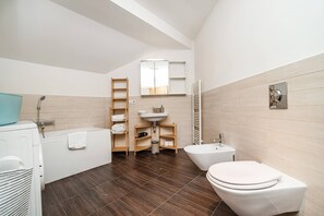 Appartement, 2 chambres, terrasse, vue ville | Salle de bain