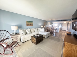 Condo, 2 Bedrooms | Living area