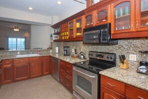 Condo, 2 Bedrooms | Private kitchen