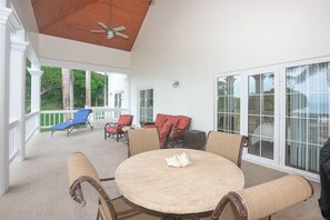 Condo, 2 habitaciones | Restaurante al aire libre