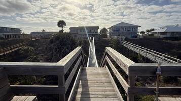 House, 4 Bedrooms | Property grounds