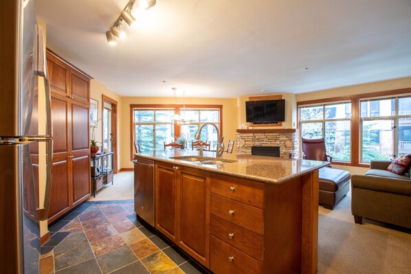 Condo, 2 Bedrooms | Private kitchen | Fridge, oven, coffee/tea maker, toaster