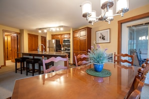 Condo, 2 Bedrooms | Dining