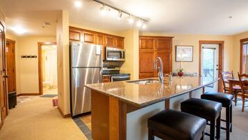 Condo, 2 Bedrooms | Private kitchen | Fridge, oven, coffee/tea maker, toaster