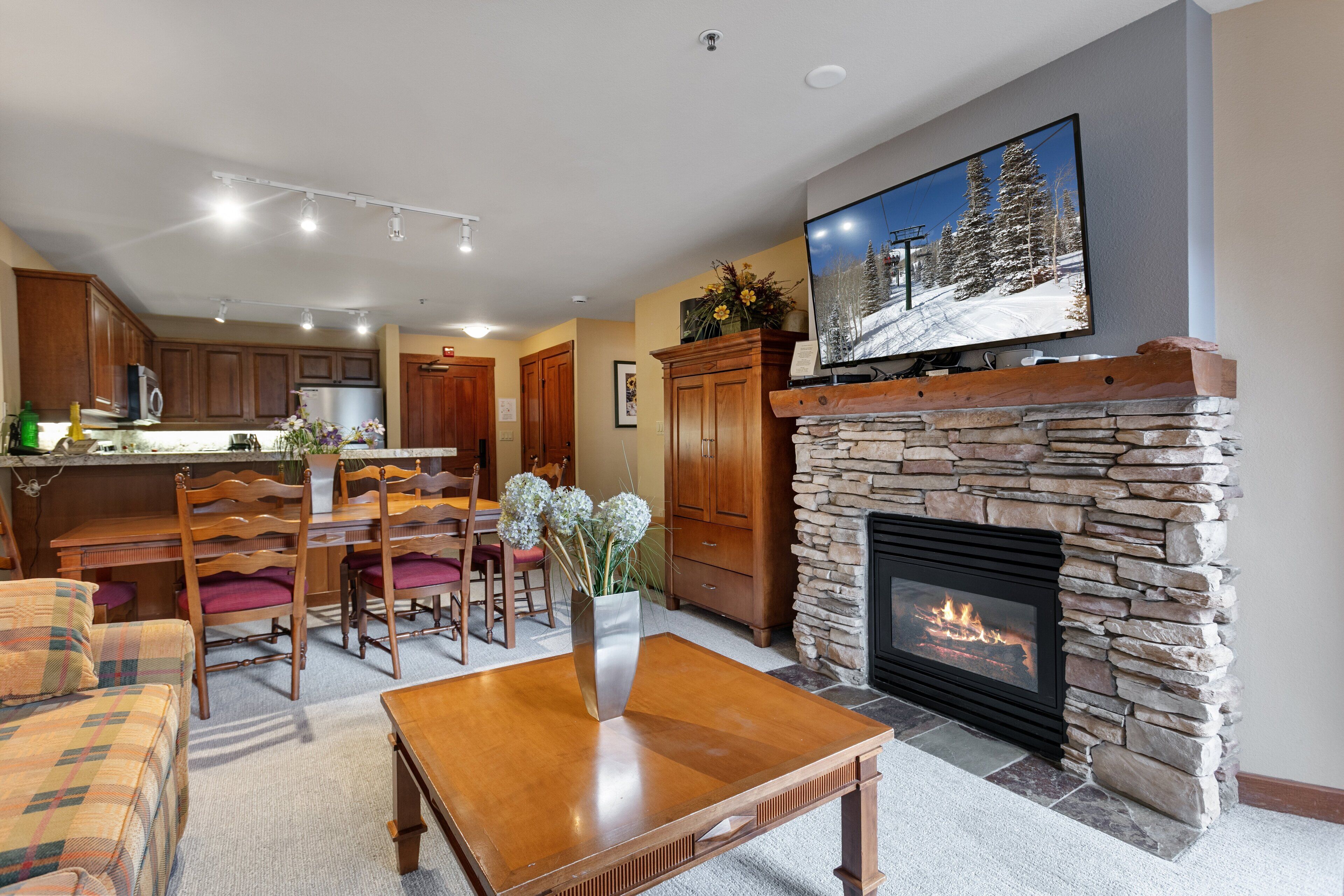 Condo, 2 Bedrooms | Interior