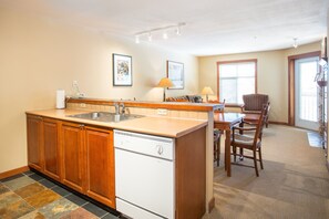 Condo, 1 Bedroom | Private kitchen