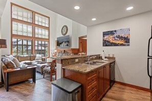 Condo, 2 habitaciones | Interior