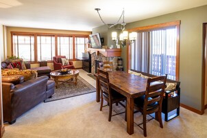 Condo, 2 Bedrooms | Living area